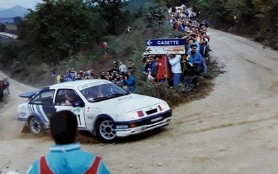 Carlos Sainz Cenamor - Luís Rodríguez Moya
30º Rallye Sanremo - Rallye d'Italia 1988. Ford Sierra RS Cosworth (D373 TAR). Clasificado 5º.
Ford Motor Co. Ltd.

Del 10 al 14 de Octubre, Sanremo, Liguria, Imperia, Italia.
Superficie: asfalto - tierra.

El Rally tenia un total de 2453.87 km de los que 564.96 Km divididos en 43 tramos eran especiales (4 de ellos fueron cancelados SS6 Superspeciale 2 de 2.18 Km, SS11 Tignai de 12.17 Km, SS13 Lanzo 2 de 6.38 Km y SS38 Angua 2 de 12.37 Km).

Se inscribieron 124 equipos, tomaron la salida 124, finalizaron 55.

Foto 1 de 2
@
Palabras clave: Luis_Moya;Ford;Sierra;Cosworth;Sanremo;Italia;1988