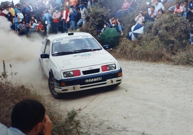 Carlos Sainz Cenamor - Luís Rodríguez Moya
30º Rallye Sanremo - Rallye d'Italia 1988. Ford Sierra RS Cosworth (D373 TAR). Clasificado 5º.
Ford Motor Co. Ltd.

Del 10 al 14 de Octubre, Sanremo, Liguria, Imperia, Italia.
Superficie: asfalto - tierra.

El Rally tenia un total de 2453.87 km de los que 564.96 Km divididos en 43 tramos eran especiales (4 de ellos fueron cancelados SS6 Superspeciale 2 de 2.18 Km, SS11 Tignai de 12.17 Km, SS13 Lanzo 2 de 6.38 Km y SS38 Angua 2 de 12.37 Km).

Se inscribieron 124 equipos, tomaron la salida 124, finalizaron 55.@
Palabras clave: Luis_Moya;Ford;Sierra;Cosworth;Sanremo;Italia;1988