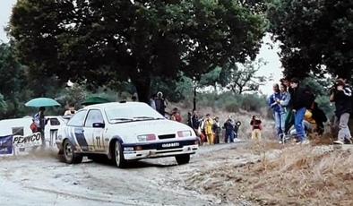 Carlos Sainz Cenamor - Luís Rodríguez Moya
30º Rallye Sanremo - Rallye d'Italia 1988. Ford Sierra RS Cosworth (D373 TAR). Clasificado 5º.
Ford Motor Co. Ltd.

Del 10 al 14 de Octubre, Sanremo, Liguria, Imperia, Italia.
Superficie: asfalto - tierra.

El Rally tenia un total de 2453.87 km de los que 564.96 Km divididos en 43 tramos eran especiales (4 de ellos fueron cancelados SS6 Superspeciale 2 de 2.18 Km, SS11 Tignai de 12.17 Km, SS13 Lanzo 2 de 6.38 Km y SS38 Angua 2 de 12.37 Km).

Se inscribieron 124 equipos, tomaron la salida 124, finalizaron 55.@
Palabras clave: Luis_Moya;Ford;Sierra;Cosworth;Sanremo;Italia;1988