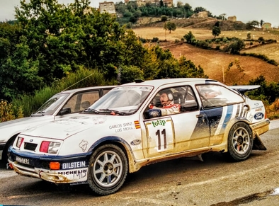 Carlos Sainz Cenamor - Luís Rodríguez Moya
30º Rallye Sanremo - Rallye d'Italia 1988. Ford Sierra RS Cosworth (D373 TAR). Clasificado 5º.
Ford Motor Co. Ltd.

Del 10 al 14 de Octubre, Sanremo, Liguria, Imperia, Italia.
Superficie: asfalto - tierra.

El Rally tenia un total de 2453.87 km de los que 564.96 Km divididos en 43 tramos eran especiales (4 de ellos fueron cancelados SS6 Superspeciale 2 de 2.18 Km, SS11 Tignai de 12.17 Km, SS13 Lanzo 2 de 6.38 Km y SS38 Angua 2 de 12.37 Km).

Se inscribieron 124 equipos, tomaron la salida 124, finalizaron 55.@
Palabras clave: Luis_Moya;Ford;Sierra;Cosworth;Sanremo;Italia;1988