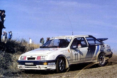 Carlos Sainz Cenamor - Luis Moya
30º Rallye Sanremo - Rallye d'Italia 1988. Ford Sierra RS Cosworth (D373 TAR). Clasificado 5º.
Ford Motor Co. Ltd.

Del 10 al 14 de Octubre, Sanremo, Liguria, Imperia, Italia.
Superficie: asfalto - tierra.

El Rally tenia un total de 2453.87 km de los que 564.96 Km divididos en 43 tramos eran especiales (4 de ellos fueron cancelados SS6 Superspeciale 2 de 2.18 Km, SS11 Tignai de 12.17 Km, SS13 Lanzo 2 de 6.38 Km y SS38 Angua 2 de 12.37 Km).

Se inscribieron 124 equipos, tomaron la salida 124, finalizaron 55.@
Palabras clave: Luis_Moya;Ford;Sierra;Cosworth;Sanremo;Italia;1988