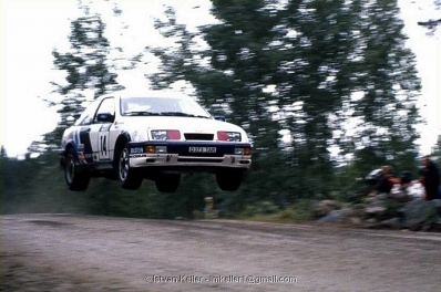 Carlos Sainz Cenamor - Luís Rodríguez Moya
38º 1000 Lakes Rally 1988. Ford Sierra RS Cosworth (D373 TAR). Clasificado 6º.

Del 26 al 28 de Agosto, Jyväskylä, Finlandia.
Superficie: tierra.

El Rally tenia un total de 1445.95 km de los que 496.32 km divididos en 39 tramos, eran especiales.

Se inscribieron 200 equipos, tomaron la salida 195, finalizaron 84.

© Istvan Keller
@
Palabras clave: ;Luis_Moya;Finlandia;1988;