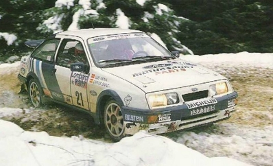 Carlos Sainz Cenamor - Luís Rodríguez Moya
37º Lombard RAC Rally 1988. Ford Sierra RS Cosworth (D373 TAR). Clasificado 7º.

Del 20 al 24 de Noviembre, Harrogate, Yorkshire, Inglaterra.
Superficie: tierra.

El Rally tenia un total de 4514.35 km de los que 602.60 km divididos en 52 tramos eran especiales.

Se inscribieron 192 equipos, tomaron la salida 178, finalizaron 87.
Palabras clave: ;Ford;Sierra;RS;Cosworth;Gran_Bretaña;1988;RAC_Rally;Nieve