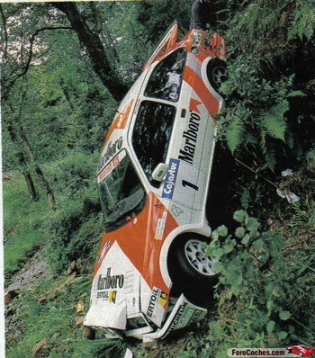 Carlos Sainz Cenamor - Luís Rodríguez Moya
12º Rally Villa de Llanes 1988. Ford Sierra RS Cosworth (V-7853-BX).
Abandonó por el accidente de la imagen en SS1 Cardoso de 6.30 km, pocos metros después de la salida.

Del 3 al 5 de Junio, Llanes, Asturias, España.
Superficie: asfalto.

El Rally tenía un total de 248.30 km cronometrados divididos en 20 tramos especiales.

Tomaron la salida 58 equipos, finalizaron 37.@
Palabras clave: ;Ford;Sierra;Cosworth;Villa_Llanes;1988