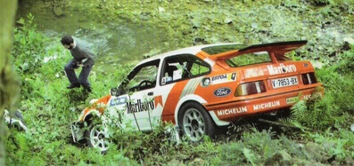 Carlos Sainz Cenamor - Luís Rodríguez Moya
12º Rally Villa de Llanes 1988. Ford Sierra RS Cosworth (V-7853-BX).
Abandonó por el accidente de la imagen en SS1 Cardoso de 6.30 km, pocos metros después de la salida.

Del 3 al 5 de Junio, Llanes, Asturias, España.
Superficie: asfalto.

El Rally tenía un total de 248.30 km cronometrados divididos en 20 tramos especiales.

Tomaron la salida 58 equipos, finalizaron 37.@
Palabras clave: ;Ford;Sierra;Cosworth;Villa_Llanes;1988