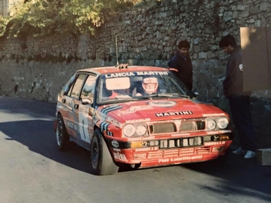 Massimo (Miki) Biasion - Tiziano Siviero
31º Rallye Sanremo - Rallye d'Italia 1989. Lancia Delta Integrale 16V (TO 86305M). Clasificado 1º.
Martini Lancia

Del 8 al 12 de Octubre, Sanremo, Liguria, Imperia, Italia.
Superficie: asfalto - tierra.

El Rally tenia un total de 2086.19 km de los que 544.20 km divididos en 34 tramos eran especiales.

Tomaron la salida 107 equipos, finalizaron 34.@
Palabras clave: ;Tiziano_Siviero;Lancia;Delta;integrale;Sanremo;1989