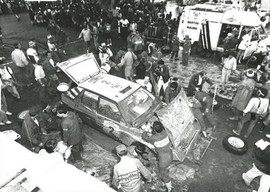 Asistencia del Equipo Martini Lancia en el 37º Marlboro Safari Rally 1989
En el Lancia Delta Integrale (TO 74783L) de Miki Biasion - Tiziano Siviero, clasificado 1º.

Del 23 al 27 de Marzo, Nairobi.
Superficie: tierra.

El Rally tenia un total de 4538.8 km con 85 controles horarios.

Tomaron la salida 57 equipos, finalizaron 13.@
Palabras clave: Lancia;Delta;Integrale;Safari;1989;Asistencias