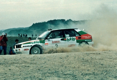 Alex Fiorio - Luigi Pirollo
31º Rallye Sanremo - Rallye d'Italia 1989. Lancia Delta Integrale (TO 62124M). Clasificado 2º.
Jolly Club

Del 8 al 12 de Octubre, Sanremo, Liguria, Imperia, Italia.
Superficie: asfalto - tierra.

El Rally tenia un total de 2086.19 km de los que 544.20 km divididos en 34 tramos eran especiales.

Tomaron la salida 107 equipos, finalizaron 34.@
Palabras clave: Lancia;Delta;Integrale;Sanremo;1989