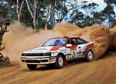 Kenneth Eriksson - Staffan Parmander
2º Commonwealth Bank Australia Rally 1989. Toyota Celica GT-4 (ST165) (K-AM 7089). Clasificado 2º.

Del 14 al 17 de Septiembre, Freemantle - Perth.
Superficie: tierra.

El Rally tenia un total de 1,844.72 Km de los que 544.27 Km divididos en 32 tramos eran especiales.

Se inscribieron 58 equipos, tomaron la salida 58, finalizaron 31.@
Palabras clave: ;Toyota;Celica;ST165;Australia;1989