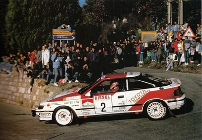 Carlos Sainz Cenamor - Luis Moya
31º Rallye Sanremo - Rallye d'Italia 1989. Toyota Celica GT-4 -ST165- (K-AM 6132). Clasificado 3º.

Del 8 al 12 de Octubre, Sanremo, Liguria, Imperia, Italia.
Superficie: asfalto - tierra.

El Rally tenia un total de 2086.19 km de los que 544.20 km divididos en 34 tramos eran especiales.

Tomaron la salida 107 equipos, finalizaron 34.@
Palabras clave: Toyota;Celica;Sanremo;1989
