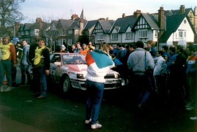 Kenneth Eriksson - Staffan Parmander
38º Lombard RAC Rally 1989. Toyota Celica GT-4 -ST165- (K-AM 7089). Clasificado 4º.

Del 19 al 23 de Noviembre, Nottingham, Inglaterra.
Superficie: tierra.

El Rally tenia un total de 3,081.99 Km de los que 603.57 Km divididos en 55 tramos eran especiales.

Se inscribieron 202 equipos, tomaron la salida 187, finalizaron 84.@
Palabras clave: ;Toyota;Celica;ST165;RAC_Rally;Gran_Bretaña;1989;Inglaterra