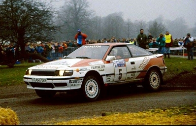 Kenneth Eriksson - Staffan Parmander
38º Lombard RAC Rally 1989. Toyota Celica GT-4 -ST165- (K-AM 7089). Clasificado 4º.

Del 19 al 23 de Noviembre, Nottingham, Inglaterra.
Superficie: tierra.

El Rally tenia un total de 3,081.99 Km de los que 603.57 Km divididos en 55 tramos eran especiales.

Se inscribieron 202 equipos, tomaron la salida 187, finalizaron 84.@
Palabras clave: ;Toyota;Celica;ST165;RAC_Rally;Gran_Bretaña;1989;Inglaterra