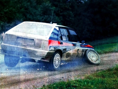 Didier Auriol - Bernard Occelli
39º 1000 Lakes Rally 1989. Lancia Delta Integrale (TO 62126M). Abandonó por accidente en el último tramo cronometrado, SS43 Vartiamaki de 11.26 km.

Del 25 al 27 de Agosto, Jyväskylä, Finlandia.
Superficie: grava / tierra.

El Rally tenia un total de 1447.34 Km de los que 507.83 Km divididos en 43 tramos eran especiales.

Se inscribieron 200 equipos, tomaron la salida 189, finalizaron 69.@
Palabras clave: Didier_Auriol;Lancia;Delta;Integrale;Finlandia;1989;Crash;Finlandia