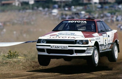 Kenneth Eriksson - Staffan Parmander
36º Acropolis Rally 1989. Toyota Celica GT-4 -ST165- (K-AM 5265). Abandonó por fuego en SS13 Aghia Sotira de 22,94 Km.
Toyota Team Europe

Del 27 de Mayo al 1 de Junio, Atenas, Grecia.
Superficie: tierra.

El Rally tenia un total de 1880.41 km de los que 588.51 km divididos en 42 tramos eran especiales.

Tomaron la salida 97 equipos, finalizaron 40.@
Palabras clave: Toyota;Celica;Grecia;Acropolis;ST165;1989