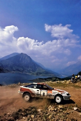 Carlos Sainz Cenamor - Luís Rodríguez Moya
36º Acropolis Rally 1989. Toyota Celica GT-4 -ST165- (K-AM 2623). Abandonó por chasis roto en SS34 Neraida de 34,74 Km.
Toyota Team Europe

Las ruedas durí­simas que Pirelli fabricó para el rally, al no contar con la mousse anti pinchazos, hicieron estragos en los chasis de los Toyota. Dichos chasis tení­an que ser soldados continuamente en las asistencias, hasta que no aguantaron más vibraciones.

Del 27 de Mayo al 1 de Junio, Atenas, Grecia.
Superficie: tierra.

El Rally tenia un total de 1880.41 km de los que 588.51 km divididos en 42 tramos eran especiales.

Tomaron la salida 97 equipos, finalizaron 40.
@
Palabras clave: ;Toyota;Celica;Grecia;Acropolis;ST165;1989