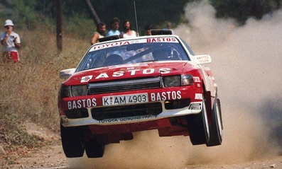 Patrick Snijers - Dany Colebunders
36º Acropolis Rally 1989. Toyota Celica GT-4 -ST165-(K-AM 4903). Abandonó por motor en SS12 Ossios Meletios de 15,51 Km.

Del 27 de Mayo al 1 de Junio, Atenas, Grecia.
Superficie: tierra.

El Rally tenia un total de 1880.41 km de los que 588.51 km divididos en 42 tramos eran especiales.

Tomaron la salida 97 equipos, finalizaron 40.@
Palabras clave: Patrick_Snijers;Toyota;Celica;Grecia;Acropolis;1989;