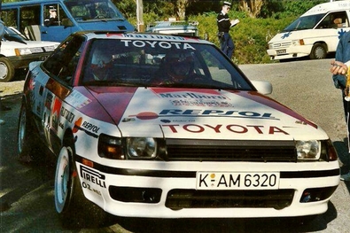 Carlos Sainz Cenamor - Luís Rodríguez Moya
33º Tour de Corse - Rallye de France 1989. Toyota Celica GT-4 -ST165- (K-AM 6320). Abandonó por motor en SS22 Casatorra - Oletta de 11.30 Km.

Del 23 al 26 de Abril, Ajaccio, Córcega, Francia.
Superficie: asfalto.

El Rally tenia un total de 1439.85 km de los que 628.71 km divididos en 33 tramos eran especiales.

Se inscribieron 85 equipos, tomaron la salida 79, finalizaron 39.@
Palabras clave: ;Luis_Moya;Corse;Corcega;Toyota;Celica;ST165;1989