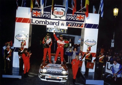 Carlos Sainz Cenamor - Luís Rodríguez Moya
46º Lombard RAC Rally 1990. Toyota Celica GT-4 -ST165- (K-AM 7878). Clasificado 1º.
Toyota Team Europe

Del 25 al 28 de Noviembre, Harrogate, Yorkshire, Inglaterra.
Superficie: tierra.

El Rally tenia un total de 2358.77 Km de los que 566.27 Km divididos en 41 tramos eran especiales.

Se inscribieron 184 equipos, tomaron la salida 176, finalizaron 94.@
Palabras clave: Toyota;Celica;ST165;Inglaterra;RAC_Rally;1990;Personajes