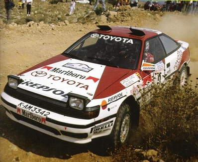 Carlos Sainz Cenamor - Lui­s Moya
37º Acrópolis Rally 1990. Toyota Celica GT-4 -ST165- (K-AM 3342). Clasificado 1º.

Del 3 al 6 de Junio, Atenas, Grecia.
Superficie: tierra.

El Rally tenia un total de 2034.53 km de los que 593.17 km divididos en 48 tramos eran especiales, (2 de ellas fueron canceladas SS6 Aghios Merkourios de 13.77 Km y SS15 Aghia Sotira 1 de 15.33 Km).

Tomaron la salida 97 equipos, finalizaron 34.@
Palabras clave: ;Toyota;Celica;ST165;Acropolis;Grecia;1990