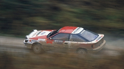 Carlos Sainz - Luís Moya
46º Lombard RAC Rally 1990. Toyota Celica GT-4 -ST165- (K-AM 7878). Clasificado 1º.
Toyota Team Europe

Del 25 al 28 de Noviembre, Harrogate, Yorkshire, Inglaterra.
Superficie: tierra.

El Rally tenia un total de 2358.77 Km de los que 566.27 Km divididos en 41 tramos eran especiales.

Se inscribieron 184 equipos, tomaron la salida 176, finalizaron 94.@
Palabras clave: Toyota;Celica;ST165;Inglaterra;RAC_Rally;1990