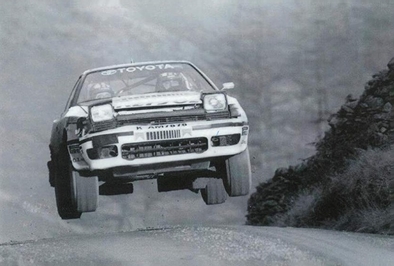 Carlos Sainz Cenamor - Luís Rodríguez Moya
46º Lombard RAC Rally 1990. Toyota Celica GT-4 (ST165). Clasificado 1º.
El Rally tenia un total de 2,358.77 Km de los que 566.27 Km divididos en 41 tramos eran especiales.
Se inscribieron 184 equipos, tomaron la salida 176, finalizaron 94.@
Palabras clave: ;Toyota;Celica;ST165;Gran_Bretaña;RAC_Rally;1990;