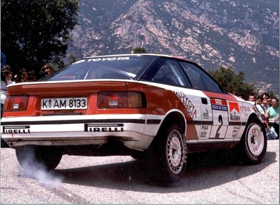 Carlos Sainz - Luís Moya
34º Tour de Corse - Rallye de France 1990. Toyota Celica GT-4 -ST165- (K-AM 8133). Clasificado 2º.

Del 6 al 9 de Mayo, Ajaccio, Córcega, Francia.
Superficie: asfalto.

El Rally tenia un total de 1,397.18 Km de los que 602.25 Km divididos en 30 tramos, eran especiales.

Se inscribieron 97 equipos, tomaron la salida 94, finalizaron 48.@
Palabras clave: ;Toyota;Celica;Corcega;1990;Corse