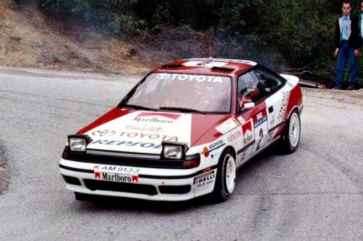 Carlos Sainz - Luís Moya
34º Tour de Corse - Rallye de France 1990. Toyota Celica GT-4 -ST165- (K-AM 8133). Clasificado 2º.

Del 6 al 9 de Mayo, Ajaccio, Córcega, Francia.
Superficie: asfalto.

El Rally tenia un total de 1,397.18 Km de los que 602.25 Km divididos en 30 tramos, eran especiales.

Se inscribieron 97 equipos, tomaron la salida 94, finalizaron 48.@
Palabras clave: ;Toyota;Celica;Corcega;1990;Corse