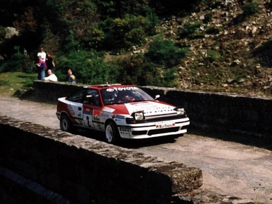 Carlos Sainz Cenamor - Luís Rodríguez Moya
34º Tour de Corse - Rallye de France 1990. Toyota Celica GT-4 (ST165). Clasificado 2º.
El Rally tenia un total de 1,397.18 Km de los que 602.25 Km divididos en 30 tramos, eran especiales.
Se inscribieron 97 equipos, tomaron la salida 94, finalizaron 48.@
Palabras clave: ;Toyota;Celica;Còrcega;1990;Corse
