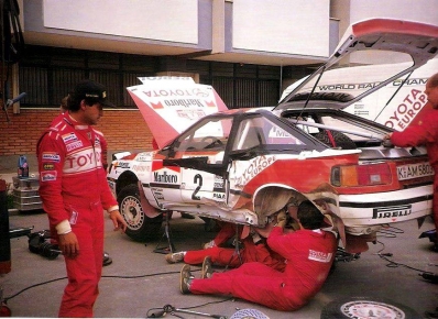 Carlos Sainz Cenamor - Luís Rodríguez Moya
32º Rallye Sanremo - Rallye d'Italia 1990. Toyota Celica GT-4 -165- (K-AM 5803). Clasificado 3º.

Del 14 al 18 de Octubre, Sanremo, Italia.
Superficie: asfalto - tierra.

El Rally tenía un total de 2236.63 km de los que 614.95 km divididos en 35 tramos eran especiales.

Tomaron la salida 104 equipos, finalizaron 47.@
Palabras clave: ;Luis_Moya;Toyota;Celica;ST165;Sanremo;1990