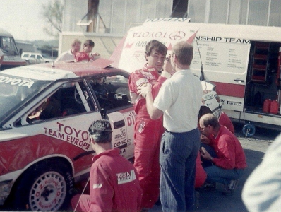 Carlos Sainz Cenamor - Luís Rodríguez Moya
32º Rallye Sanremo - Rallye d'Italia 1990. Toyota Celica GT-4 -165- (K-AM 5803). Clasificado 3º.

Del 14 al 18 de Octubre, Sanremo, Italia.
Superficie: asfalto - tierra.

El Rally tenía un total de 2236.63 km de los que 614.95 km divididos en 35 tramos eran especiales.

Tomaron la salida 104 equipos, finalizaron 47.@
Palabras clave: ;Luis_Moya;Toyota;Celica;ST165;Sanremo;1990
