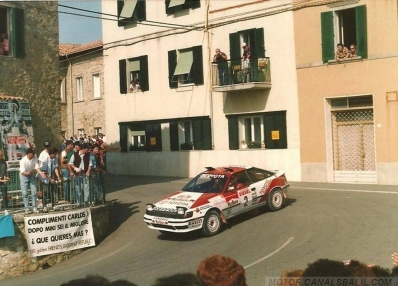 Carlos Sainz Cenamor - Luís Rodríguez Moya
32º Rallye Sanremo - Rallye d'Italia 1990. Toyota Celica GT-4 -165- (K-AM 5803). Clasificado 3º.

Del 14 al 18 de Octubre, Sanremo, Italia.
Superficie: asfalto - tierra.

El Rally tenía un total de 2236.63 km de los que 614.95 km divididos en 35 tramos eran especiales.

Tomaron la salida 104 equipos, finalizaron 47.@
Palabras clave: ;Luis_Moya;Toyota;Celica;ST165;Sanremo;1990