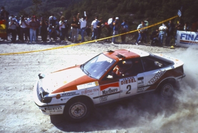 Carlos Sainz Cenamor - Luís Rodríguez Moya
32º Rallye Sanremo - Rallye d'Italia 1990. Toyota Celica GT-4 -165- (K-AM 5803). Clasificado 3º.

Del 14 al 18 de Octubre, Sanremo, Italia.
Superficie: asfalto - tierra.

El Rally tenía un total de 2236.63 km de los que 614.95 km divididos en 35 tramos eran especiales.

Tomaron la salida 104 equipos, finalizaron 47.@
Palabras clave: ;Luis_Moya;Toyota;Celica;ST165;Sanremo;1990