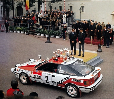 Carlos Sainz Cenamor - Luis Moya
59º Rallye Automobile de Monte-Carlo 1991. Toyota Celica GT-4 "ST165" (K-AM 1239). Clasificado 1º.

Del 24 al 30 de Enero, Monte-Carlo.
Superficie: asfalto - nieve.

El Rally tenia un total de 3390.27 km de los que 628.64 km divididos en 27 tramos eran especiales.

Tomaron la salida 167 equipos, finalizaron 75.@
Palabras clave: ;Montecarlo;Toyota;Celica;1991;Parque_Cerrado;Personajes