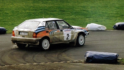 Juha Kankkunen - Juha Piironen
47º Lombard RAC Rally 1991. Lancia Delta Integrale 16V (TO 76853R). Clasificado 1º.

Del 24 al 28 de Noviembre, Harrogate, Yorkshire, Inglaterra.
Superficie: tierra.

El Rally tenia un total de 2355.31 Km de los que 565,51 Km divididos en 37 tramos eran especiales.

Se inscribieron 160 equipos, tomaron la salida 151, finalizaron 82.@
Palabras clave: ;Juha_Piironen;Lancia;Delta;Integrale;RAC_Rally;Lombard;Gran_Bretaña;1991
