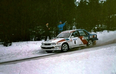Kenneth Eriksson - Staffan Parmander
40º Internacional Suecia Rally 1991. Mitsubishi Galant VR-4 (H995 HVW). Clasificado 1º.

Del 16 al 18 de Febrero, Karlstad, Suecia.
Superficie: nieve - nieve.

El Rally tenia un total de 1475.10 km de los que 519.90 km divididos en 29 tramos eran especiales.

Se inscribieron 108 equipos, tomaron la salida 108, finalizaron 74.@
Palabras clave: ;Mitsubishi;Galant;VR-4;Suecia;1991;Nieve