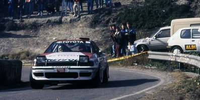 Armin Schwarz - Arne Hertz
27º Rallye Catalunya - Costa Brava - Rallye de España 1991. Toyota Celica GT-4 -ST165- (K-AM 2590). Clasificado 1º.
Toyota Team Europe

Del 10 al 13 de Noviembre, Lloret de Mar, Girona, Catalunya, España.
Superficie: asfalto - tierra.

El Rally tenia un total de 1606.98 km de los que 594.01 km divididos en 35 tramos eran especiales, (2 de ellas fueron canceladas SS4 Sant Hilari - Osor de 13.57 Km y SS29 Riera de Merles de 14.36 Km).

Tomaron la salida 76 equipos, finalizaron 33.@
Palabras clave: Toyota;Celica;Catalunya;1991;ST165;España;Spain