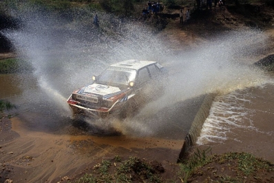 Juha Kankkunen - Juha Piironen
39º Martini Safari Rally Kenya 1991. Lancia Delta Integrale 16V (TO 22602R). Clasificado 1º.

Del 27 de Marzo al 1 de Abril, Nairobi, Kenya, África.
Superficie: tierra.

El Rally tenia un total de 4520.76 km con 79 controles horarios.

Tomaron la salida 57 equipos, finalizaron 27.@
Palabras clave: ;Juha_Piironen;Lancia;Delta;Integrale;Safari;1991