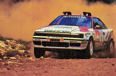 Carlos Sainz Cenamor - Lui­s Moya
38º Acropolis Rally 1991. Toyota Celica GT-4 -ST165- (K-AM 8930). Clasificado 2º.

Del 1 al 6 de Junio, Atenas, Grecia.
Superficie: tierra.

El Rally tenia un total de 1.776,55 km de los que 597.35 km divididos en 48 tramos eran especiales, (una de ellas fue cancelada SS22 Aghia Triada de 9,55 Km).

Tomaron al salida 94 equipos, finalizaron 37.@
Palabras clave: ;Luis_Moya;Toyota;Celica;ST165;Grecia;Acropolis;1991
