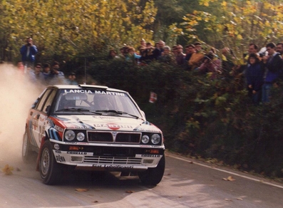 Juha Kankkunen - Juha Piironen
27º Rallye Catalunya - Costa Brava - Rallye de España 1991. Lancia Delta Integrale 16V (TO 76856R). Clasificado 2º.
Martini Lancia

Primer año válido para el Campeonato Mundial de Rallyes.

Del 10 al 13 de Noviembre, Lloret de Mar, Girona, Catalunya, España.
Superficie: asfalto - tierra.

El Rally tenia un total de 1606.98 km de los que 594.01 km divididos en 35 tramos eran especiales, (2 de ellos fueron cancelados SS4 Sant Hilari - Osor de 13.57 Km y SS29 Riera de Merles de 14.36 Km).

Tomaron la salida 76 equipos, finalizaron 33.

Foto en SS33 El Sobirà de 30.25 km.

© Joan Al
@@
Palabras clave: Lancia;Delta;Integrale;Catalunya;1991;Spain;España