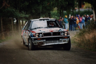 Massimo (Miki) Biasion - Tiziano Siviero
33º Rallye Sanremo - Rallye d'Italia 1991. Lancia Delta Integrale 16V (TO 99928R). Clasificado 2º.

Del 12 al 17 de Octubre, Sanremo, Ligúria, Imperia, Italia.
Superficie: asfalto - tierra.

El Rally tenia un total de 2185.96 km de los que 572.91 km divididos en 31 tramos eran especiales (uno de ellos fue cancelado SS5 Castiglione Garfagnana de 9.67 km).

Tomaron la salida 87 equipos, finalizaron 40.@
Palabras clave: ;Tiziano_Siviero;Lancia;Delta;Integrale;Sanremo;1991
