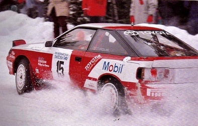 Mats Jonsson - Lars Backman
40º Internacional Suecia Rally 1991. Toyota Celica GT-4 -ST165- (K-AM 5803). Clasificado 2º.

Del 16 al 18 de Febrero, Karlstad, Suecia.
Superficie: nieve - nieve.

El Rally tenia un total de 1475.10 km de los que 519.90 km divididos en 29 tramos eran especiales.

Se inscribieron 108 equipos, tomaron la salida 108, finalizaron 74.@
Palabras clave: Toyota;Celica;GT-4;ST165;Suecia;1991;Nieve