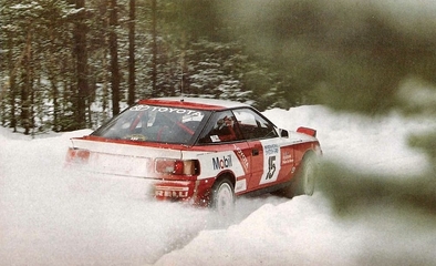 Mats Jonsson - Lars Backman
40º Internacional Suecia Rally 1991. Toyota Celica GT-4 -ST165- (K-AM 5803). Clasificado 2º.

Del 16 al 18 de Febrero, Karlstad, Suecia.
Superficie: nieve - nieve.

El Rally tenia un total de 1475.10 km de los que 519.90 km divididos en 29 tramos eran especiales.

Se inscribieron 108 equipos, tomaron la salida 108, finalizaron 74.@
Palabras clave: Toyota;Celica;GT-4;ST165;Suecia;1991;Nieve