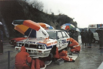 Asistencia del Equipo Jolly Club en el 25º Rallye de Portugal - Vinho do Porto 1991
En el Lancia Delta Integrale 16V (TO 11980R) de Didier Auriol - Bernard Occelli, clasificado 2º.

Del 5 al 9 de Marzo, Portugal.
Superficie: asfalto - tierra.

El Rally tenia un total de 2041.26 Km de los que 564.20 Km divididos en 38 tramos eran especiales (2 de ellos fueron cancelados SS2 Gradil de 9 Km y SS28 Viseu de 29.90 Km).

Se inscribieron 106 equipos, tomaron la salida 95, finalizaron 28.@
Palabras clave: Didier_Auriol;Lancia;Delta;Portugal;1991;Asistencias