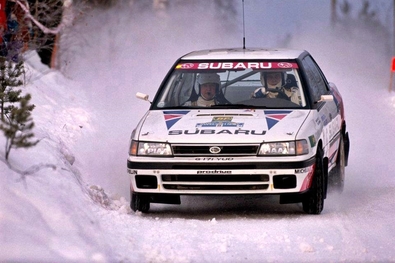 Markku Alen - Ilkka Kivimaki
40º Internacional Suecia Rally 1991. Subaru Legacy RS (G 171 YUD). Clasificado 3º.

Del 16 al 18 de Febrero, Karlstad, Suecia.
Superficie: nieve - nieve.

El Rally tenia un total de 1475.10 km de los que 519.90 km divididos en 29 tramos eran especiales.

Se inscribieron 108 equipos, tomaron la salida 108, finalizaron 74.@
Palabras clave: Markku_Alen;Subaru;Legacy;Suecia;1991;Nieve