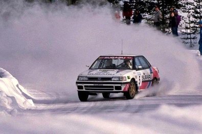 Markku Alen - Ilkka Kivimaki
40º Internacional Suecia Rally 1991. Subaru Legacy RS (G 171 YUD). Clasificado 3º.

Del 16 al 18 de Febrero, Karlstad, Suecia.
Superficie: nieve - nieve.

El Rally tenia un total de 1475.10 km de los que 519.90 km divididos en 29 tramos eran especiales.

Se inscribieron 108 equipos, tomaron la salida 108, finalizaron 74.@
Palabras clave: Markku_Alen;Subaru;Legacy;Suecia;1991;Nieve