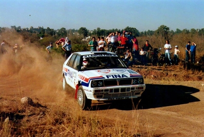 Didier Auriol - Bernard Occelli
11º Rally YPF Argentina 1991. Lancia Delta HF Integrale 16V (TO 55240R). Clasificado 3º.
Jolly Club

Del 23 al  27 de Julio, Argentina.
Superficie: tierra.

El Rally tenia un total de 2,114.00 Km de los que 594.20 Km divididos en 30 tramos eran especiales (uno de ellos fue cancelado SS1 Hipodromo Argentino de 2.96 Km).

Se inscribieron 87 equipos, tomaron la salida 87, finalizaron 34.

Foto de Horacio Enrique
@
Palabras clave: Didier_Auriol;Lancia;Delta;Integrale;Argentina;1991