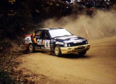 François Delecour - Daniel Grataloup
27º Rallye Catalunya - Costa Brava - Rallye de España 1991. Ford Sierra RS Cosworth 4x4 (H319 MTW). Clasificado 3º.
Q8 Team Ford

Del 10 al 13 de Noviembre, Lloret de Mar, Girona, Catalunya, España.
Superficie: asfalto - tierra.

El Rally tenia un total de 1606.98 km de los que 594.01 km divididos en 35 tramos eran especiales (2 de ellos fueron cancelados SS4 Sant Hilari - Osor de 13.57 Km y SS29 Riera de Merles de 14.36 Km).

Tomaron la salida 76 equipos, finalizaron 33.@
Palabras clave: Ford;Sierra;Cosworth;1991;Catalunya;España;Spain
