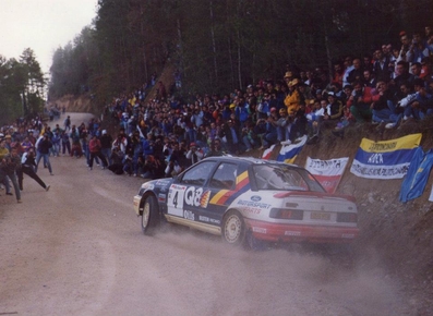 François Delecour - Daniel Grataloup
27º Rallye Catalunya - Costa Brava - Rallye de España 1991. Ford Sierra RS Cosworth 4x4 (H319 MTW). Clasificado 3º.
Q8 Team Ford

Del 10 al 13 de Noviembre, Lloret de Mar, Girona, Catalunya, España.
Superficie: asfalto - tierra.

El Rally tenia un total de 1606.98 km de los que 594.01 km divididos en 35 tramos eran especiales, (2 de ellos fueron cancelados SS4 Sant Hilari - Osor de 13.57 Km y SS29 Riera de Merles de 14.36 Km).

Tomaron la salida 76 equipos, finalizaron 33.

Foto en SS27 Montmajor - Montclar - Casserres de 12.62 km

© Joan Al
@
Palabras clave: Ford;Sierra;Cosworth;1991;Catalunya;España;Spain