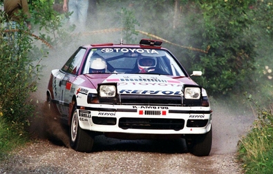 Carlos Sainz Cenamor - Luís Rodríguez Moya
41º 1000 Lakes Rally 1991. Toyota Celica GT-4 -ST165- (K-AM 8798). Clasificado 4º.

Del 22 al 25 de Agosto, Laajavuori, Jyväskylä, Finlandia.
Superficie: tierra.

El Rally tenia un total de 1660.31 km de los que 524.26 km divididos en 42 tramos eran especiales.

Se inscribieron 148 equipos, finalizaron 88.@
Palabras clave: ;Luis_Moya;Toyota;Celica;ST165;Finlandia;1991