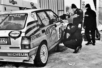 Asistencia del Equipo Martini Lancia en el 59º Rallye Automobile de Monte-Carlo 1991
En el Lancia Delta Integrale 16V (TO 92332P) de Juha Kankkunen - Juha Piironen, clasificado 5º.

Del 24 al 30 de Enero, Monte-Carlo.
Superficie: asfalto - nieve.

El Rally tenia un total de 3390.27 km de los que 628.64 km divididos en 27 tramos eran especiales.

Tomaron la salida 167 equipos, finalizaron 75.@
Palabras clave: ;Lancia;Delta;Integrale;Montecarlo;1991;Asistencias